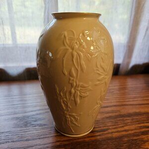 Vintage Lenox Masterpiece Ivory Vase 7.5" with 24K Gold Trim Excellent Condition